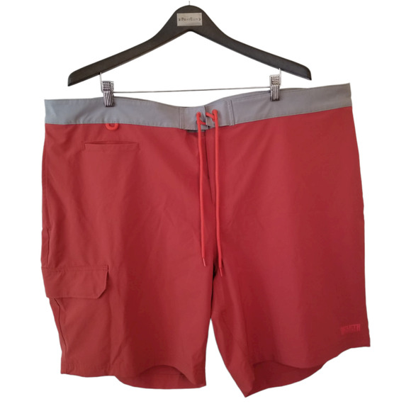 Duluth Trading Red Men's‎ Shorts Size 48 Inseam 9 in - Picture 1 of 9